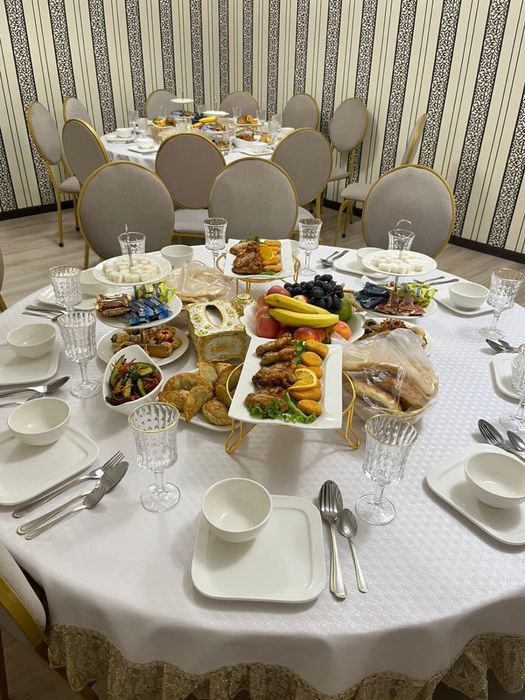 Сдаю в аренду столы и стулья