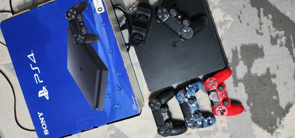 Продам Sony Playstation 4