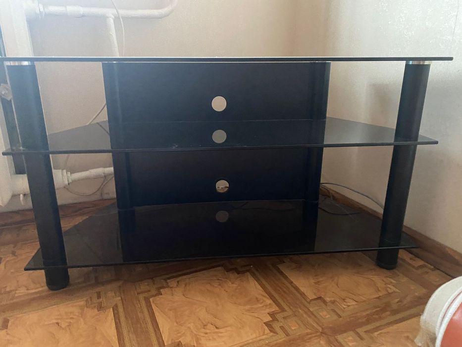 Продам тумбу под телевизор