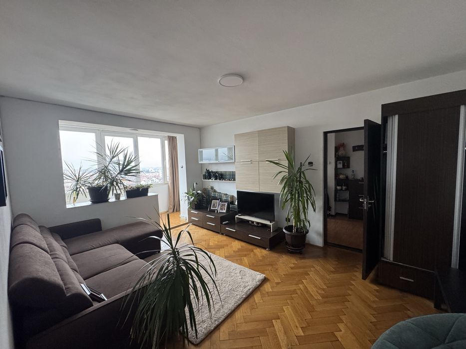 Apartament 2 camere, Centrul Civic, semi-decomandat, et 10, Vest.