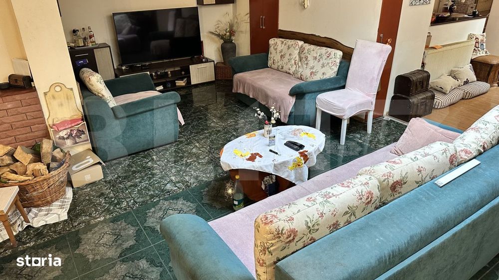 Casa spatioasa, complet mobilata, cu piscina si panouri fotovoltaice i