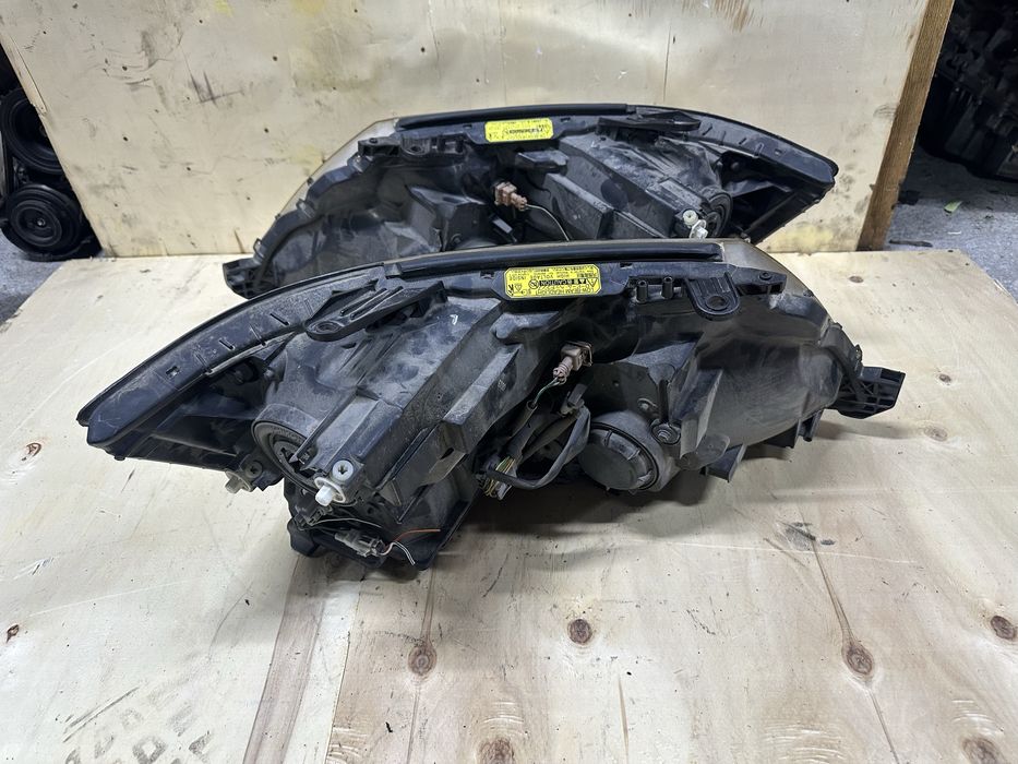 Фары передние Toyota Alphard Xenon