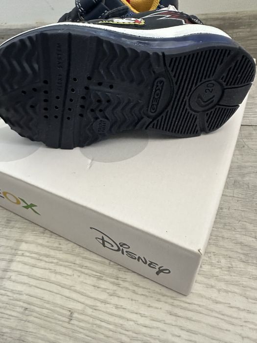 Geox детски маратонки светещи номер 20