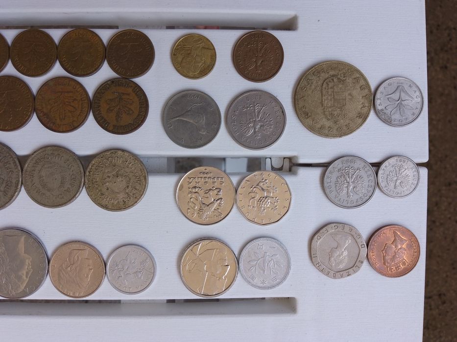 Стари монети - фенинги, лири, динари и др.
