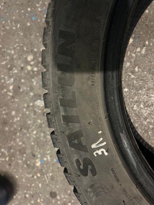 Продам шины зимние 195/55/R16 шиповные