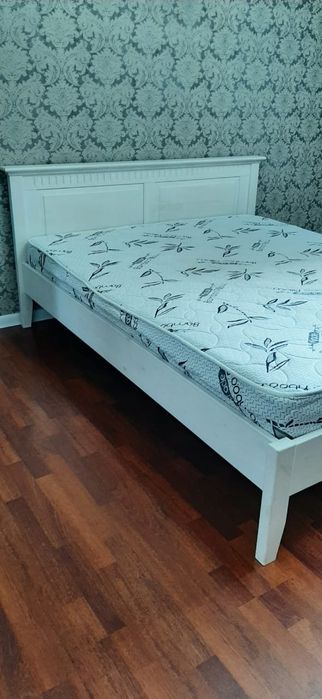 Двуспальная кровать