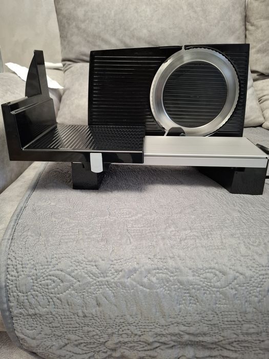 Vând feliator Graef