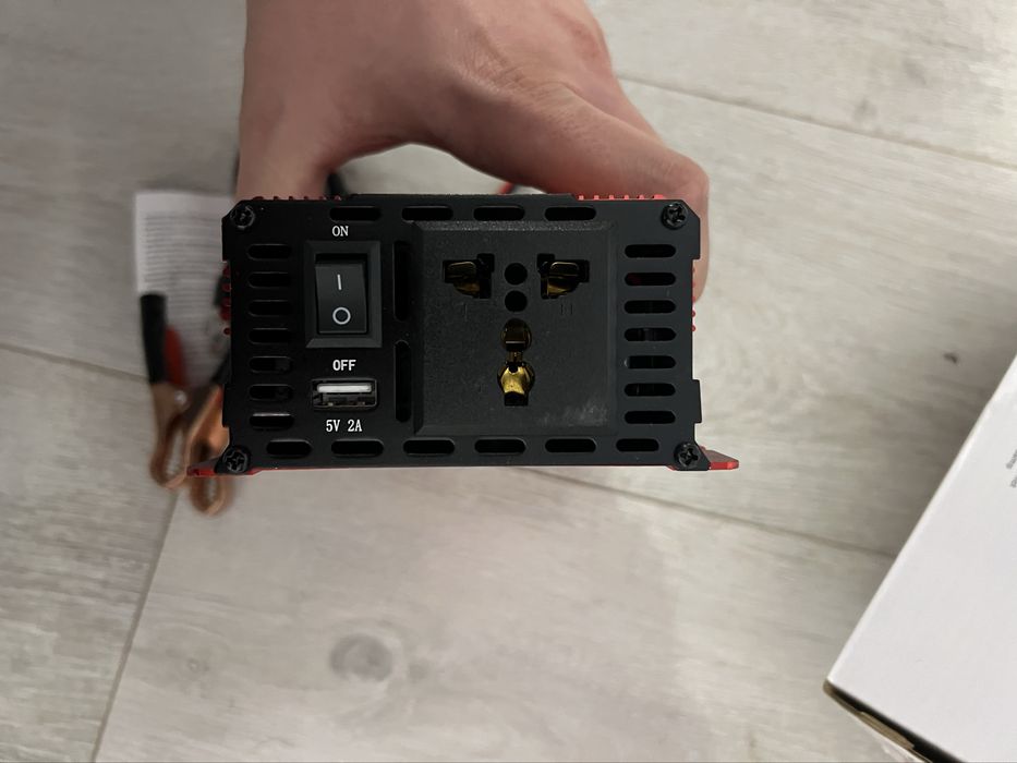 Инвертор на напрежение  12V/24V-220V,600W