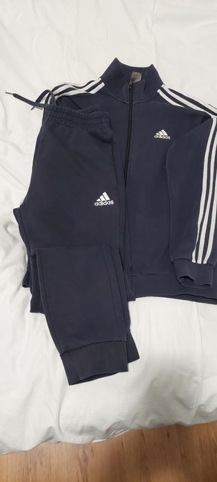 Продавам екип на adidas.