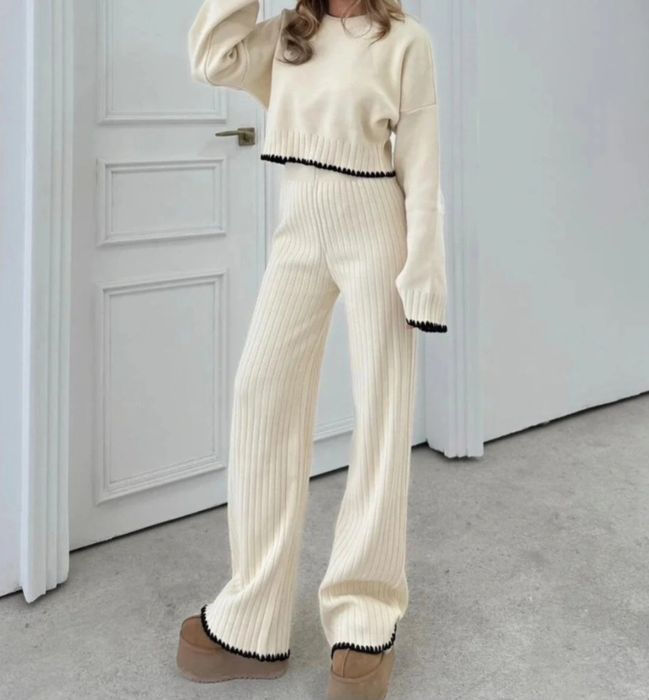 Vand set tricot dama ..Mărime Universala. Potrivit pentru..S,M,L,XL