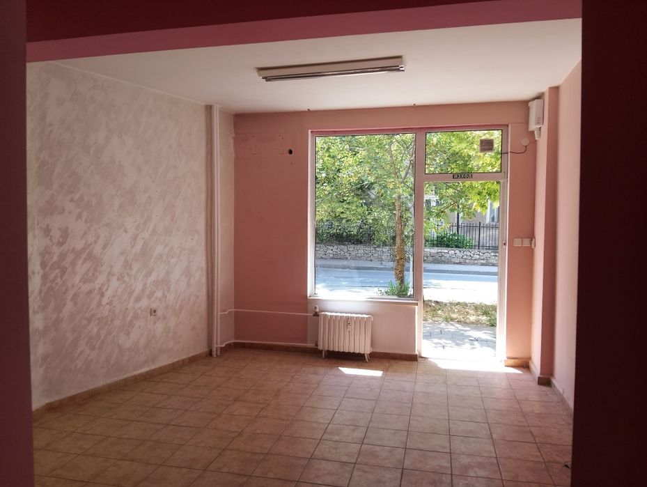 Дава се под наем Магазин в Плевен, Идеален център - 36 кв.м за 229.5 € - Снимка #3