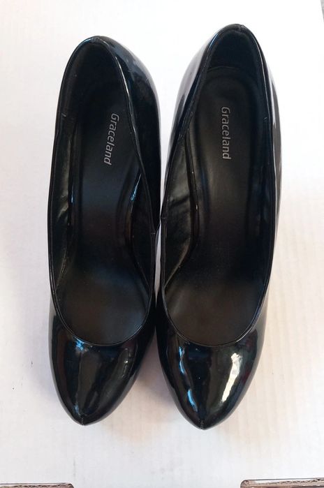 Pantofi dama cu toc.