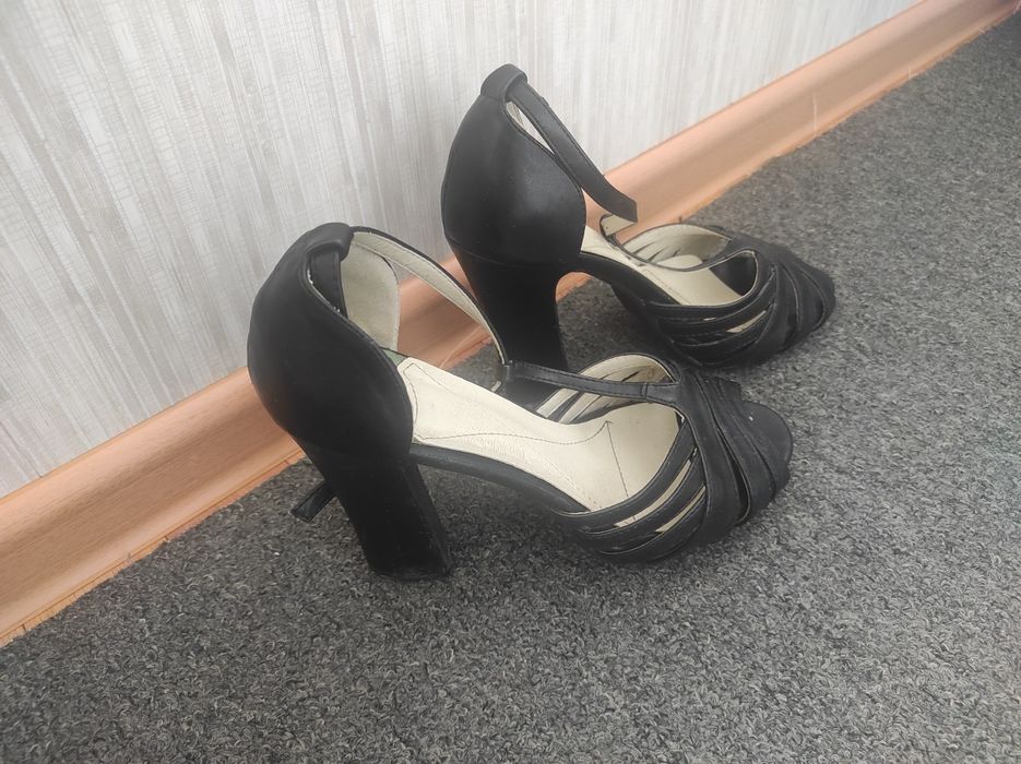 Красивая женская обувь