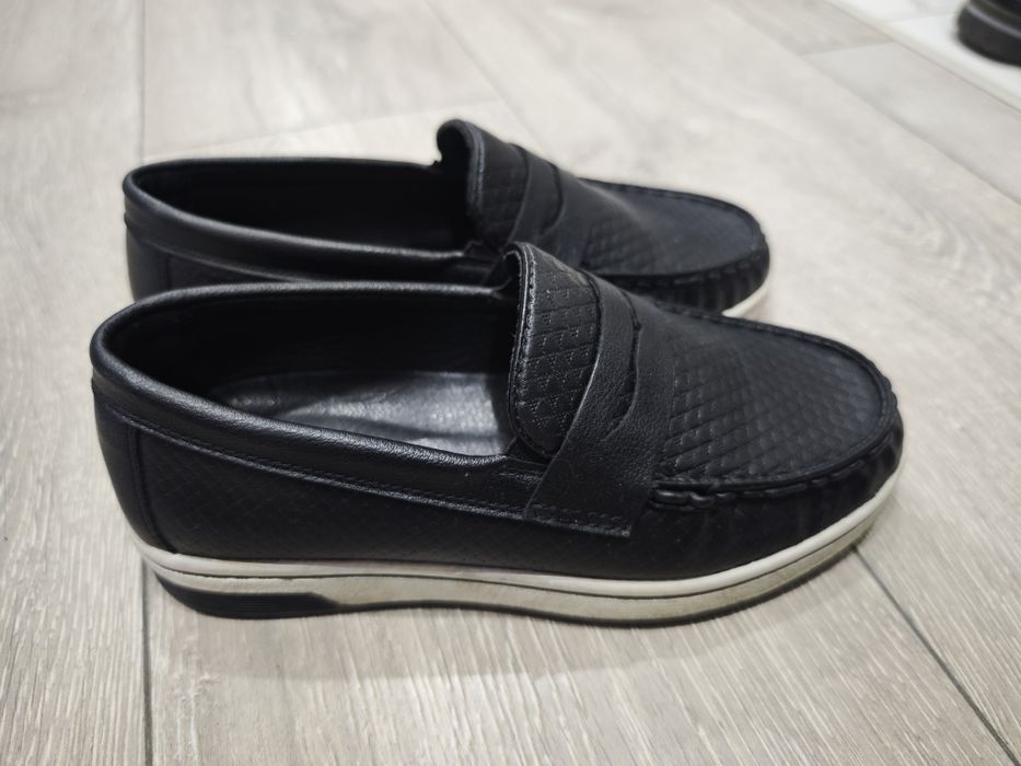 Продам туфли на мальчика