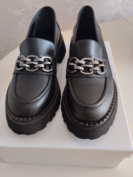 Продам женскую обувь