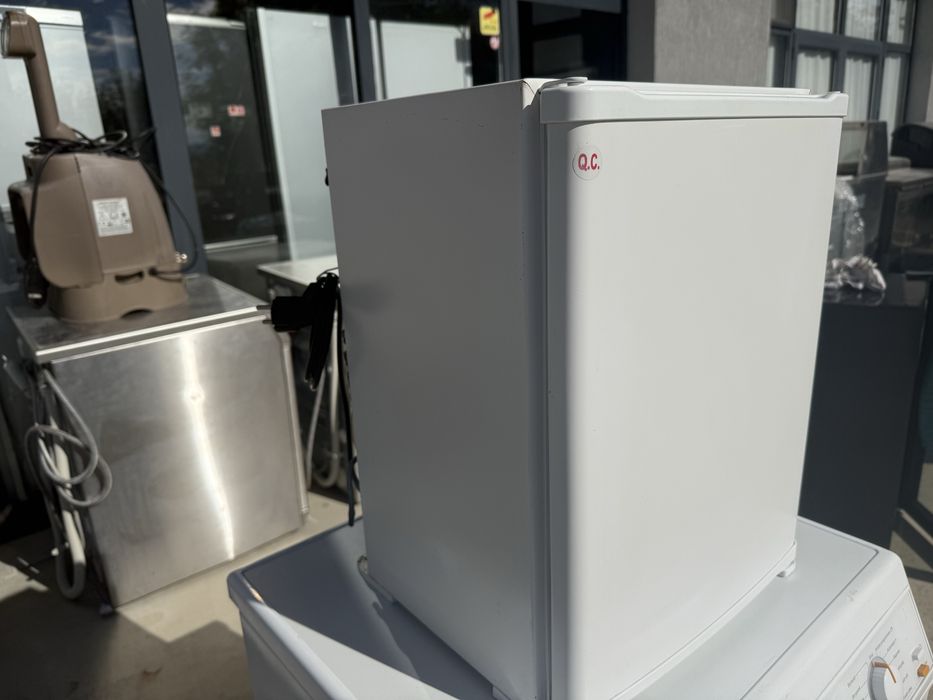 минибар - малък хладилник