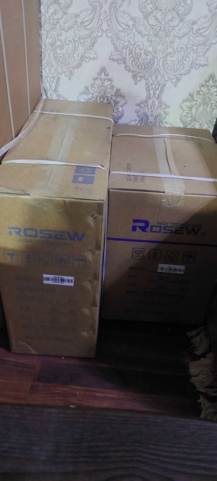 Tikuv mashinasi va averlogi bilan