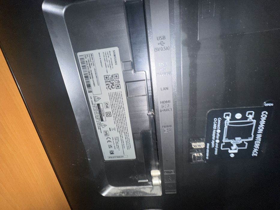 Samsung UE43BU8072 (43”, 4K Crystal UHD).