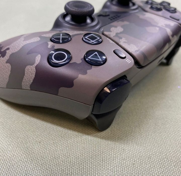 DUALSENSE CAMO - джойстик за PlayStation 5