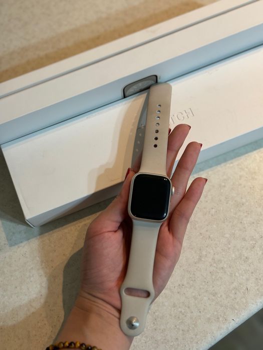 Продам Apple Watch 8 series 41mm Starlight