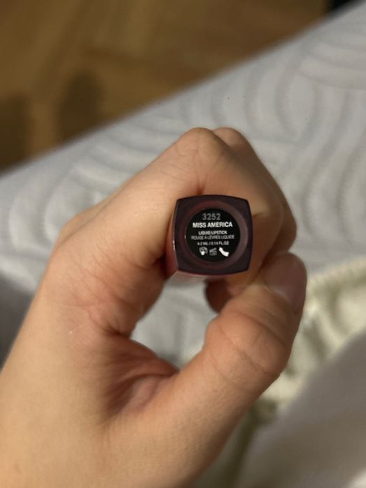 HUDA Beauty liquid matte червило