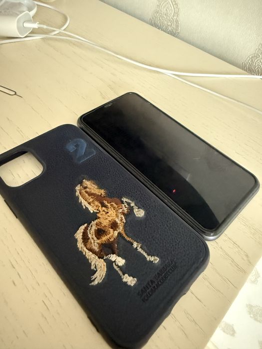 Iphone 11 , без царапин +чехол