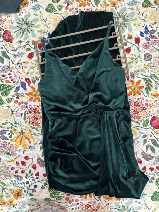 Дълга кадифена рокля TFNC, размер S, нова с етикет