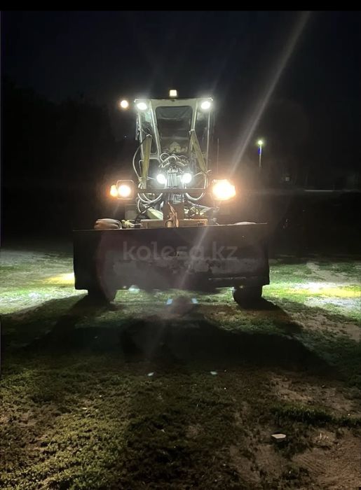 Продам автогрейдер