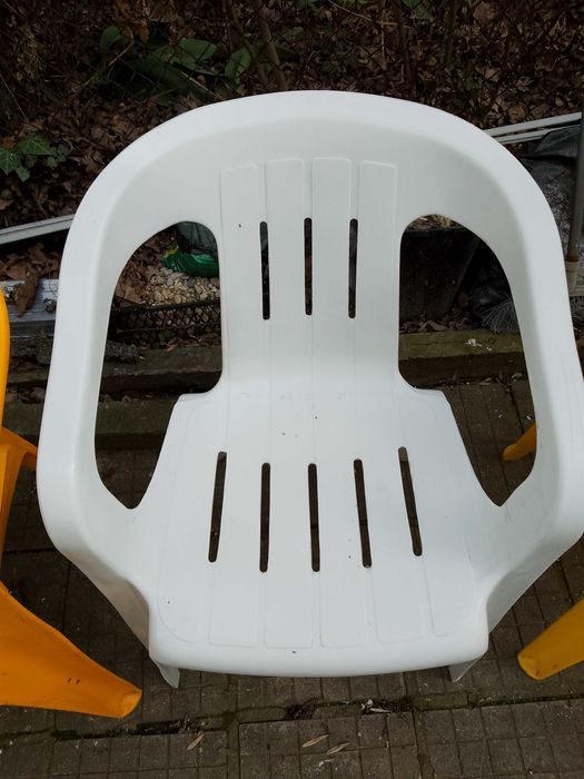 Градински столове по 5 евро всеки