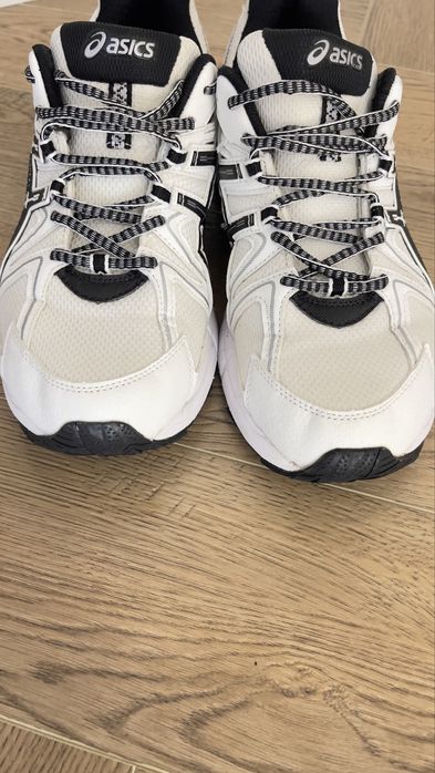 Продам кроссовки asics
