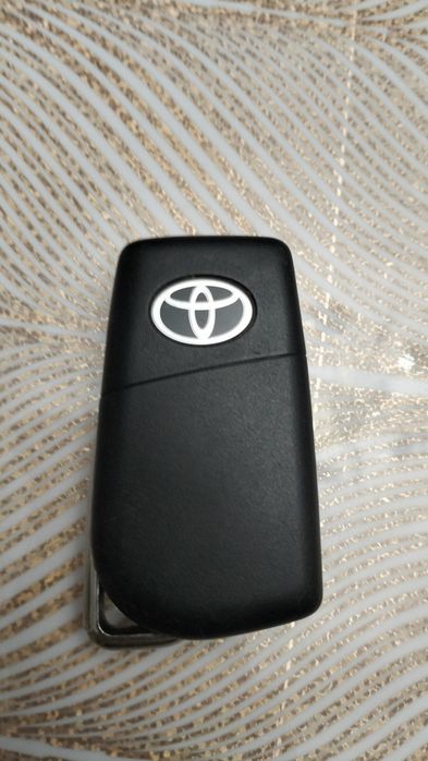 Продам смарт ключ от Toyota Camry