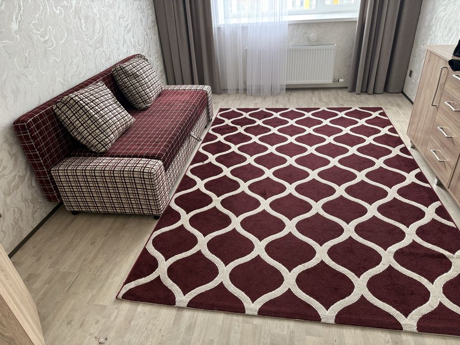 Диван ковер матрацы в отличном состоянии