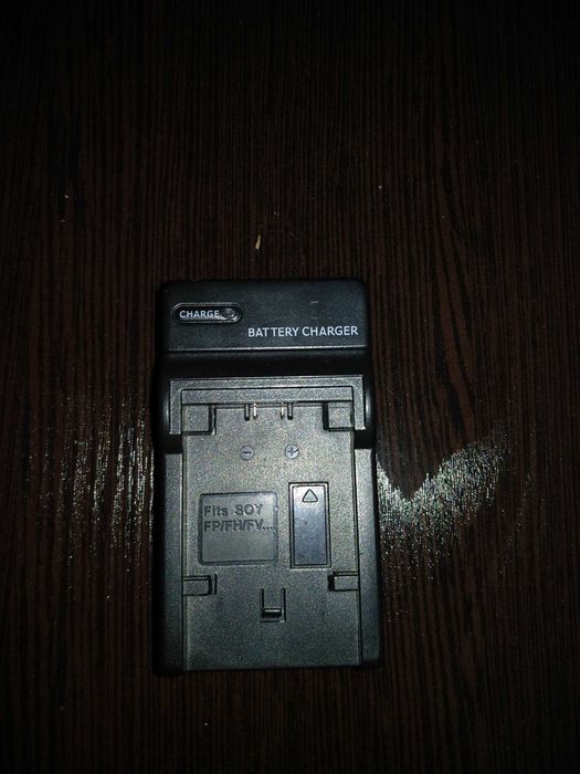 Зарядное устройство для аккумуляторов Sony NP-FP / NP-FH / NP-FV