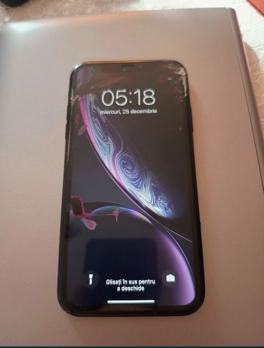 Iphone xr merge forte bine