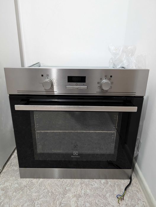 Встраиваемая духовка Electrolux