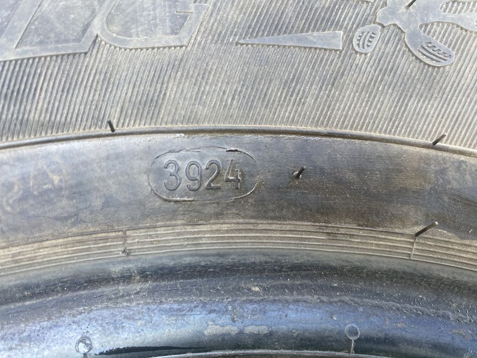 Шины зимние 215/70R16