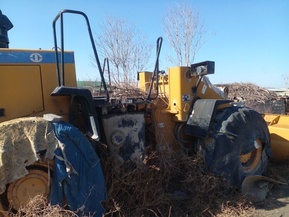 Погрузчик сотилади.3 кубли..12000 y.e