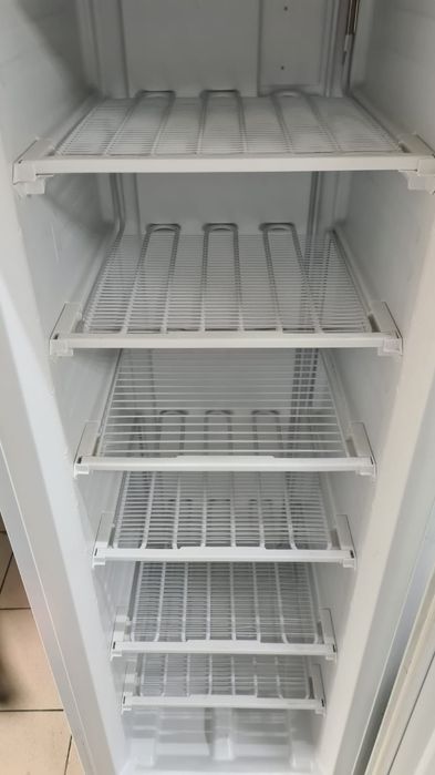 Продам морозильную камеру
