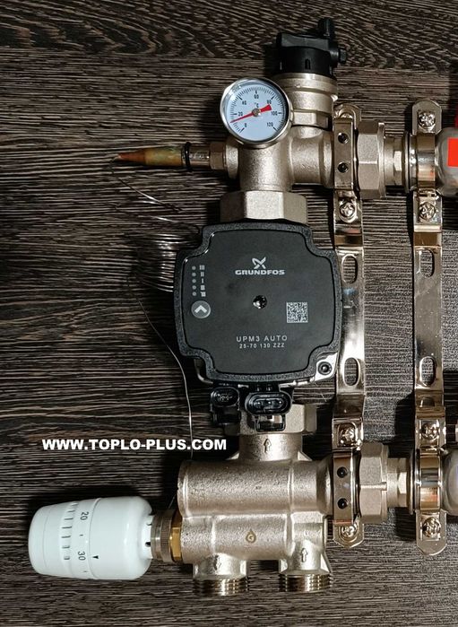 Смесителна група за подово отопление с помпа