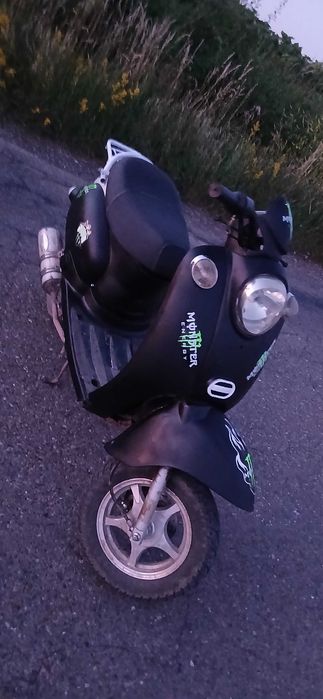 Scuter.    49 cc  4t