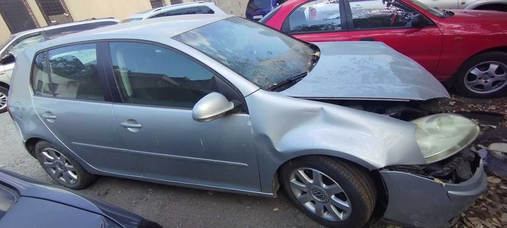 Volkswagen Golf V 1.6 FSI - На Части