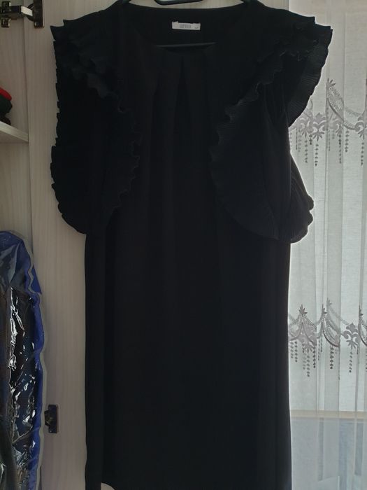 Rochie neagra medie