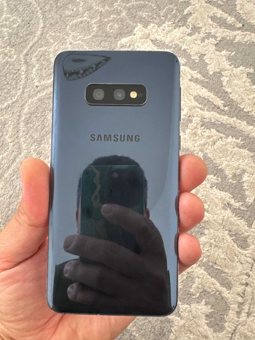 Samsung S10e 6/128гб