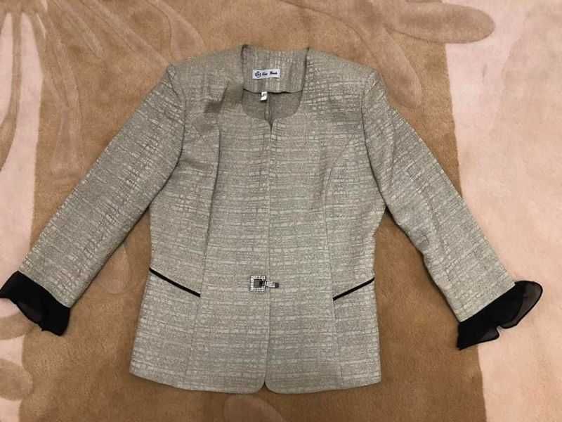 Sacou de la Casa Wanda, Mărimea 42, Preț 160 ron!