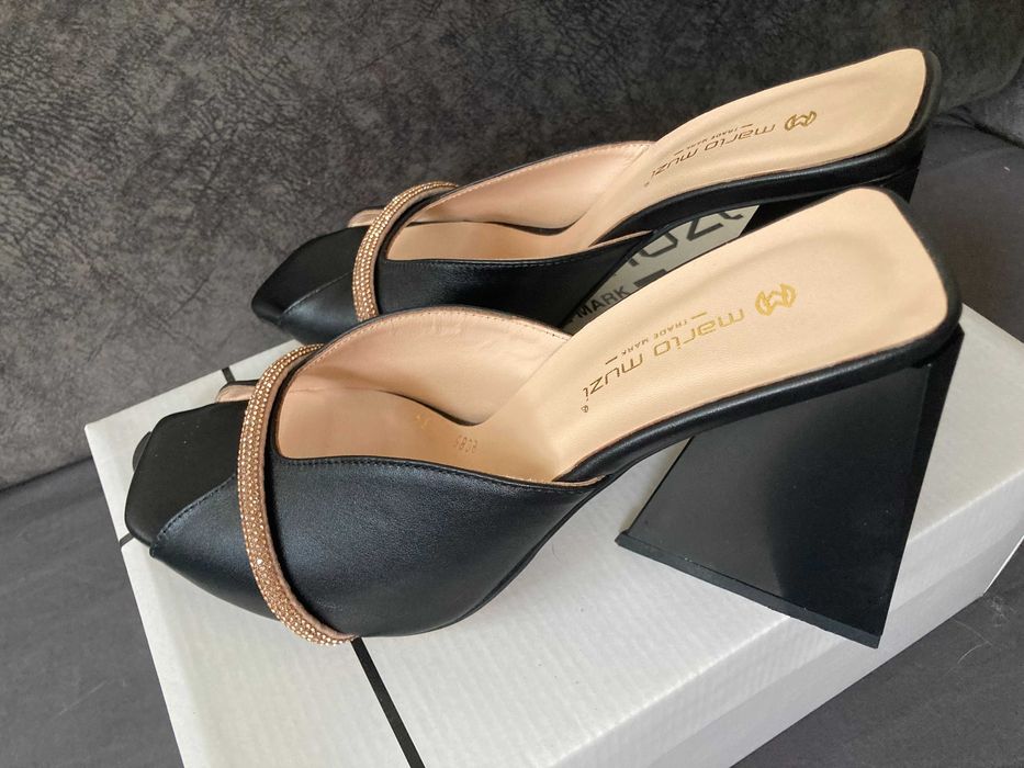 Елегантни дамски чехли