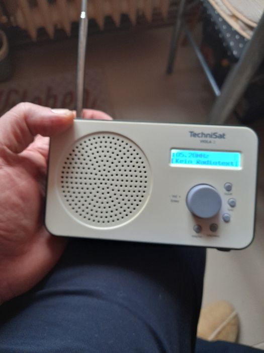 Vind radio portabil și la curent Technisat viola 2