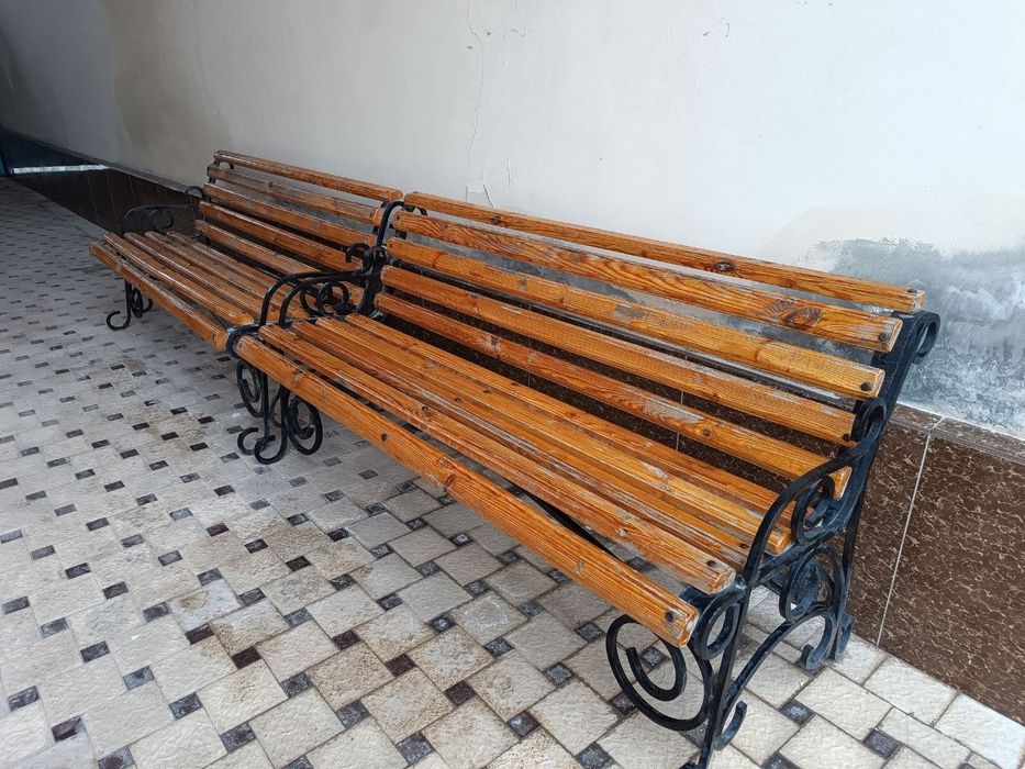 Скамейки в отличном состоянии.