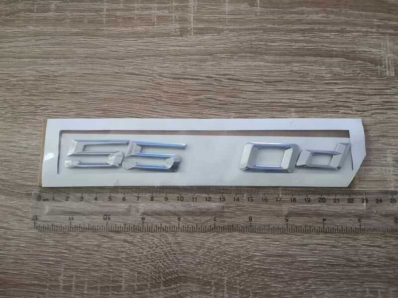 сребриста емблема BMW 550d