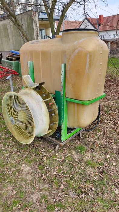 Vand atomizor 700L pomi fructiferi si vita de vie,  5500 lei neg