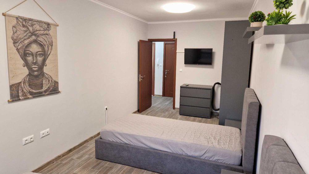 Дава се под наем Тристаен апартамент в Бургас, Център - 100 кв.м за 765 € - Снимка #13